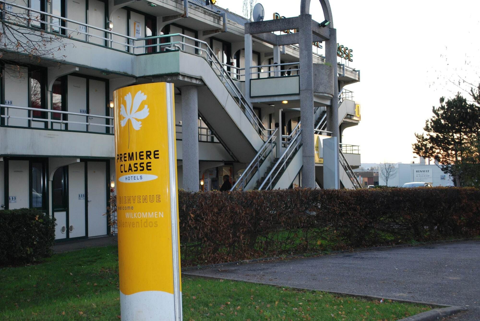 พรีเมียร์ คลาส นองซี อีสต์ เอสเซย์ Hotel Essey-les-Nancy ภายนอก รูปภาพ